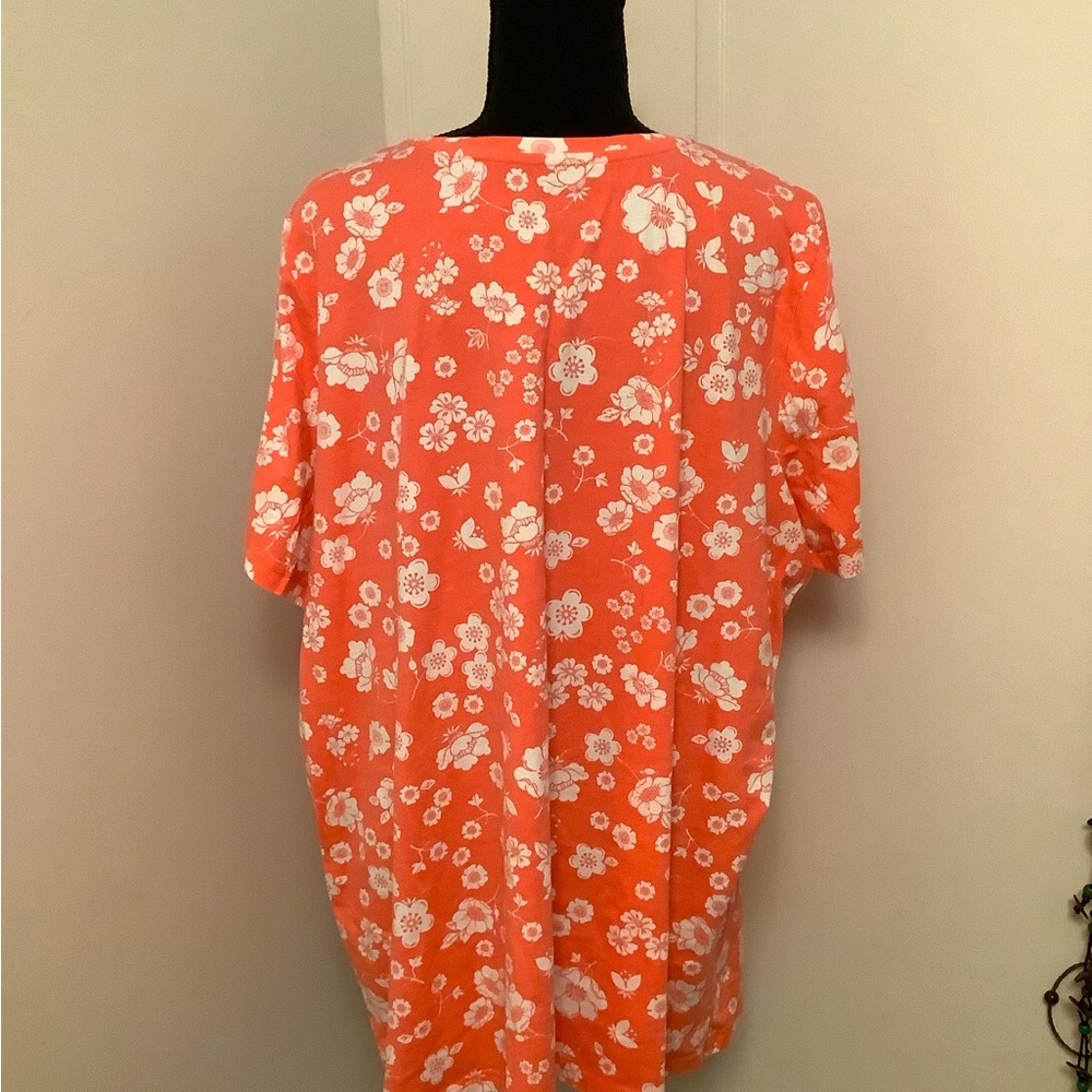 Woman’s whitin shirt - Picture 2 of 3